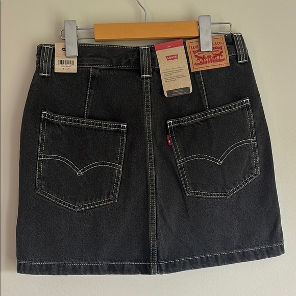 NWT Levi’s Mini High Waist Black jeans skirt Classic Black Denim size 27 - Picture 6 of 10